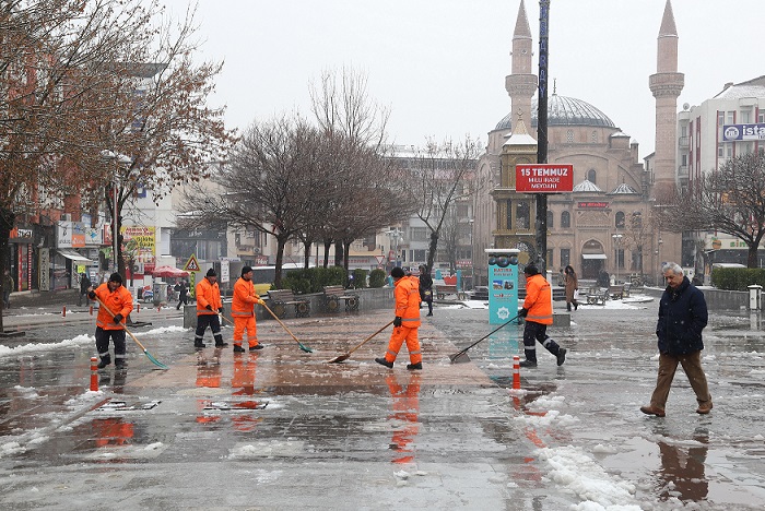 Kar Yağışıyla Harekete Geçtiler