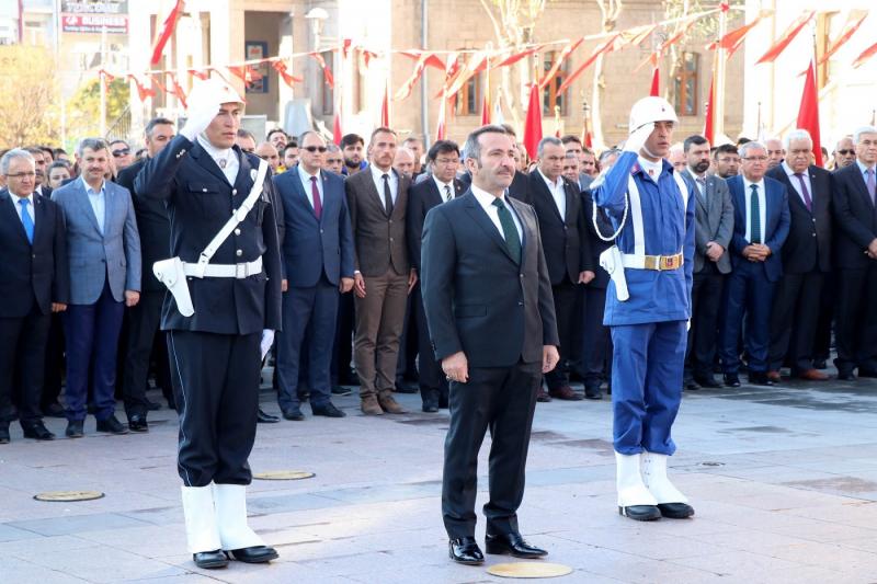 “Bir Şarkısın Sen Ömür Boyu Sürecek”