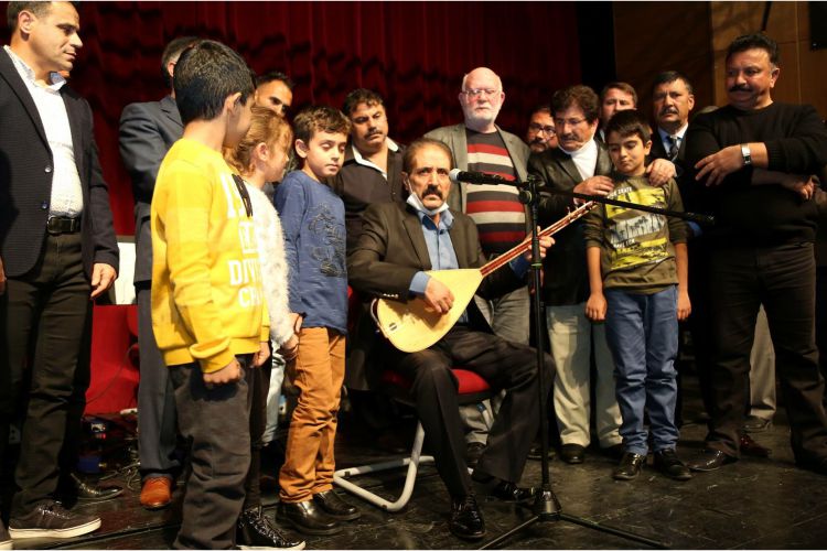 Sazlarını Hasta Arkadaşları İçin Konuşturdular