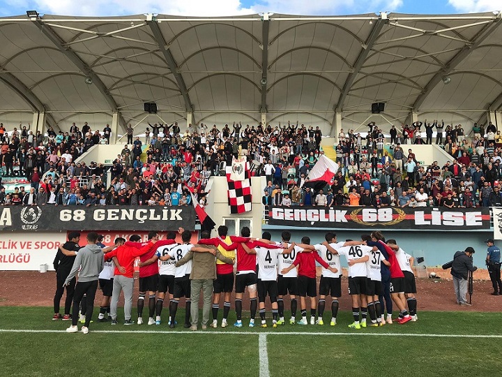 Siyah Beyaz Aşk İçin Tribünleri Dolduralım