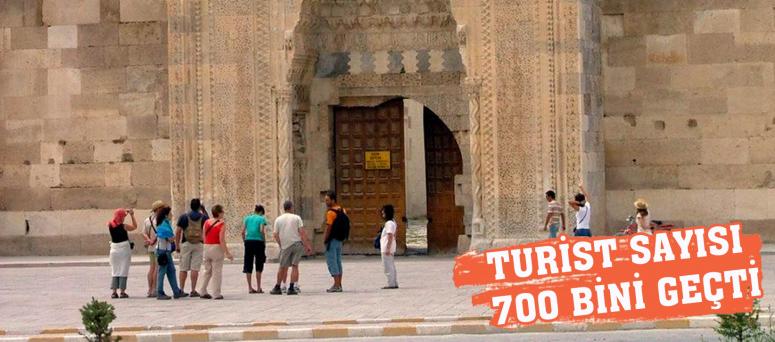 TURİST SAYISI 700 BİNİ GEÇTİ