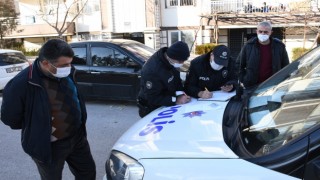 Polislerin Ceza Yazdığı Vatandaş "Sokağa Çıkmıyorum Sokakta Geziyorum"