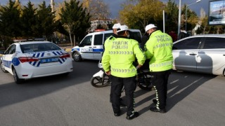 Sokağa Çıkma Kısıtlamasında Motosiklet İle Gezen Genç Polise Yakalandı