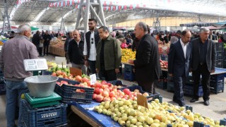  Milletvekili Aydoğdu Ve Başkan Altınsoy’dan Semt Pazarı Ziyareti