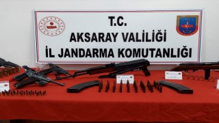 Aksaray’da Jandarmanın Operasyon Yaptığı Ev Adeta Cephanelik Çıktı