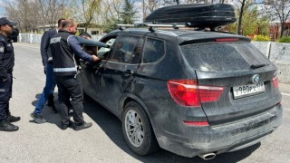 Polis, Sürücülere Şeker İkram Edip Trafik Kurallarını Hatırlattı