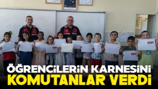 Öğrencilerin Karnesini Komutanlar Verdi