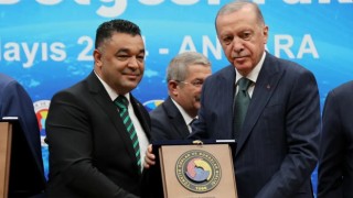 Cumhurbaşkanı Erdoğan, ATSO Başkanı Koçaş’a Hizmet Şeref Belgesi Ve Plaket Takdim Etti