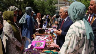   Halk Eğitim Kursiyerlerinin El Emekleri Sergilendi