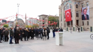 "TÖREN FOTOĞRAFLARINDA ATATÜRK PORTRESİ YER ALMAMIŞTIR, BU DURUM VATANDAŞIN DA TEPKİSİNİ ÇEKMİŞTİR”