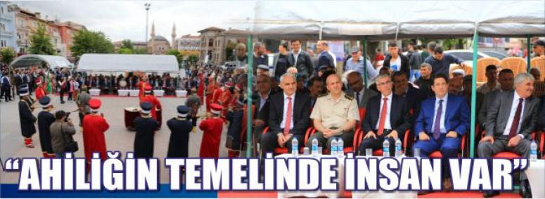 Ahiliğin Temelinde İnsan Var 