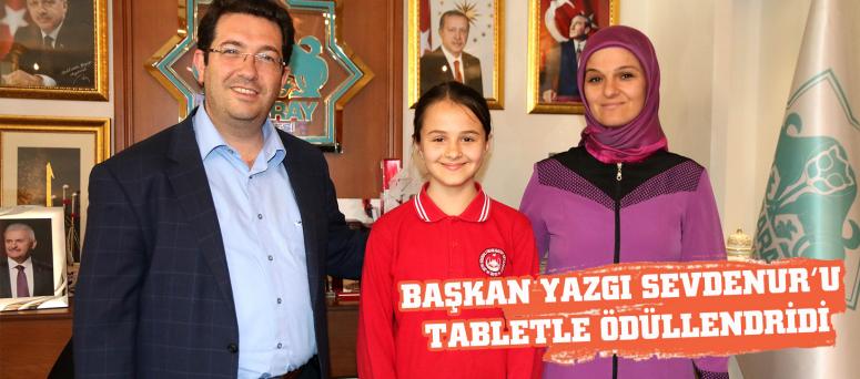  BAŞKAN YAZGI SEVDENUR’U TABLETLE ÖDÜLLENDRİDİ