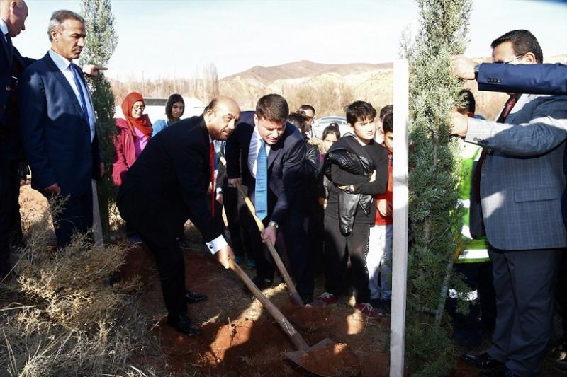 Aksaray Belediyesi 5 Bin Öğretmen İçin Fidan Dikti