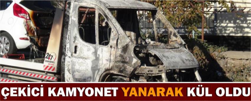 Çekici Kamyonet Yanarak Kül Oldu