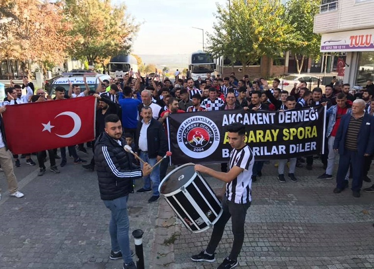 İstanbul’da Siyah Beyaz Aşk İçin Tek Yürek Oldu