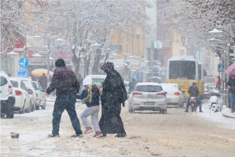 Kar Yağışı Etkisini Sürdürüyor