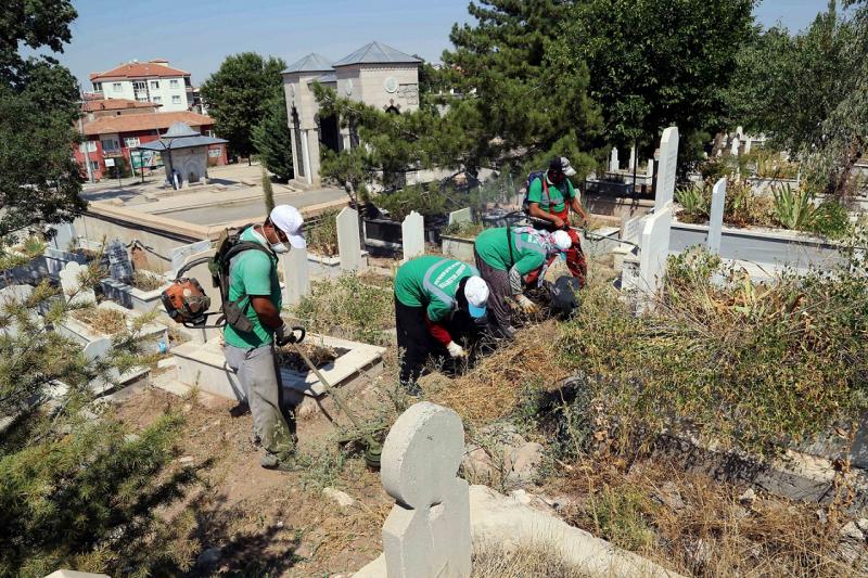 Mezarlıklarda Bayram Temizliği Başladı