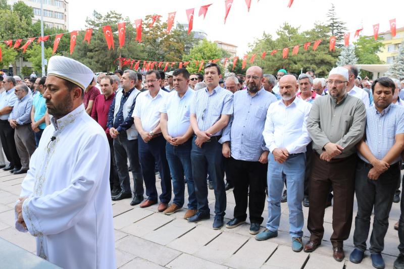 Muhammed Mursi İçin Gıyabi Cenaze Namazı