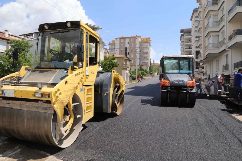 Yol Ve Kaldırım Çalışmaları Devam Ediyor